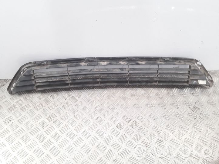 Toyota Avensis T270 Grille inférieure de pare-chocs avant 5311205100