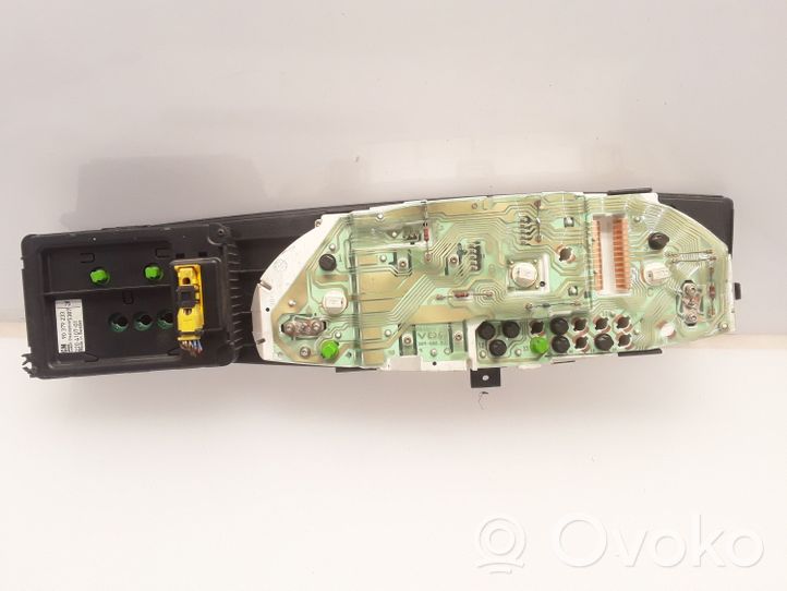 Opel Omega B1 Speedometer (instrument cluster) 90493819