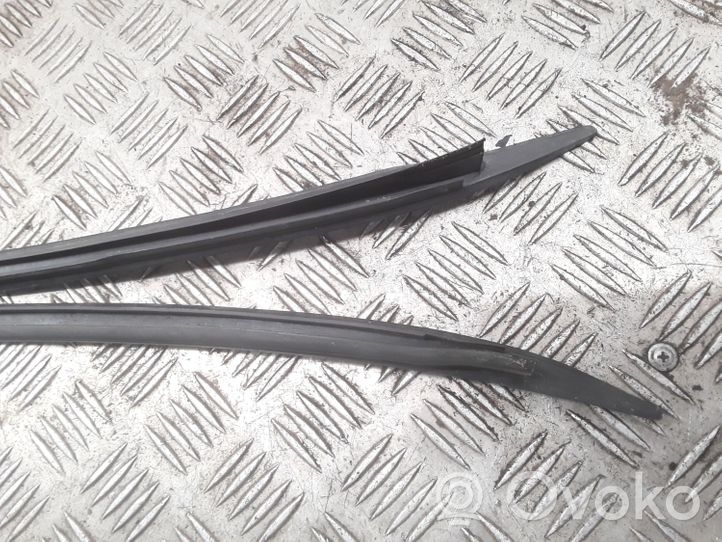 Opel Corsa C Windshield trim 013106281