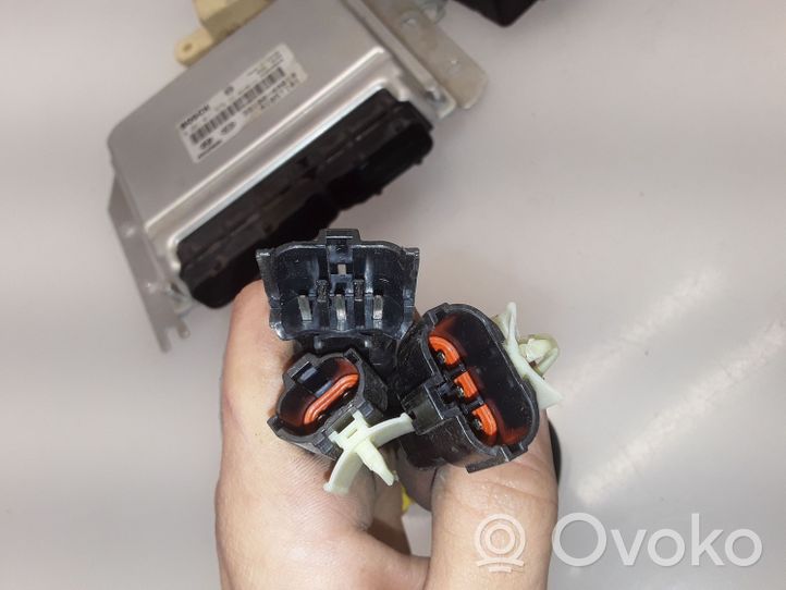 KIA Sorento Juego de cerradura y set ECU del motor 391004A810