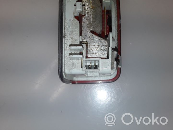 Audi A6 S6 C5 4B Lampa oświetlenia tylnej tablicy rejestracyjnej 4B9947113