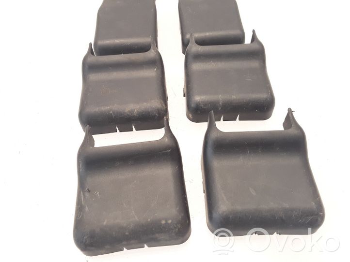 Hyundai i40 Moldura de la guía del asiento delantero del conductor 885613Z000