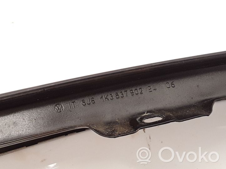 Volkswagen Golf V Rivestimento modanatura del vetro della portiera anteriore 1K3837902