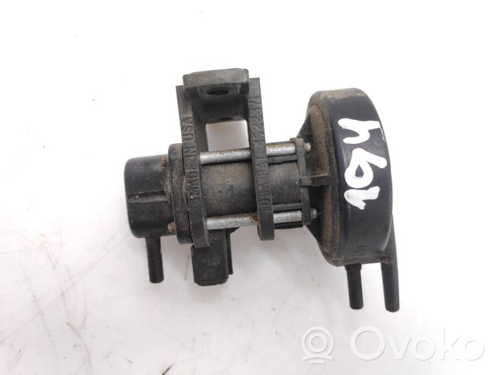 Audi 80 90 S2 B4 Vacuum valve 4715396