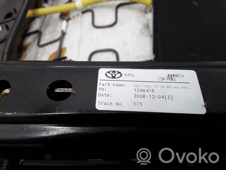 Toyota Avensis T270 Priekinė vairuotojo sėdynė 1398476