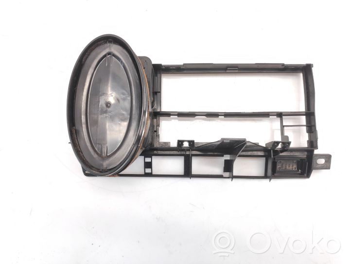 Volkswagen PASSAT B2 Griglia di ventilazione centrale cruscotto 321819709E