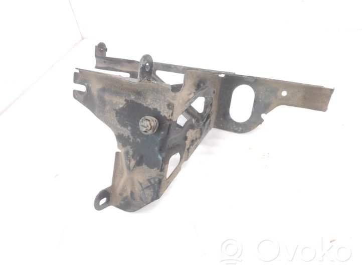 Volkswagen PASSAT B5 Support bolc ABS 8E0614119