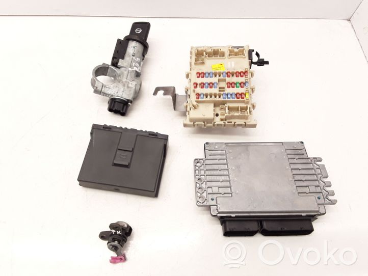 Nissan Almera Tino Kit centralina motore ECU e serratura MEC32421