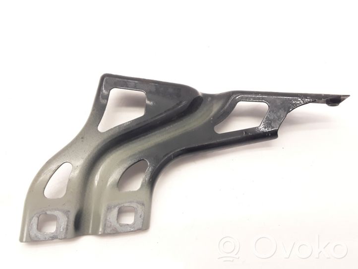 Audi Q3 8U Fender mounting bracket 8U0821136