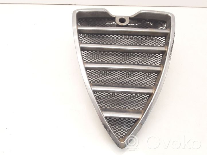 Alfa Romeo 166 Grille calandre supérieure de pare-chocs avant 