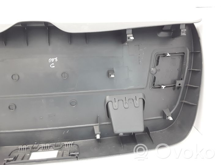 Seat Ibiza III (6L) Takaluukun alaosan verhoilusarja 6L6867601F