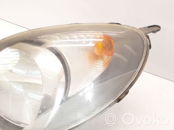 Toyota Yaris Verso Lampa przednia E49557