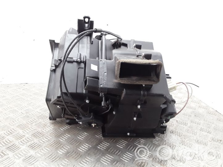 Ford Maverick Salono oro mazgo plastikinis korpusas YL8H18A532AC