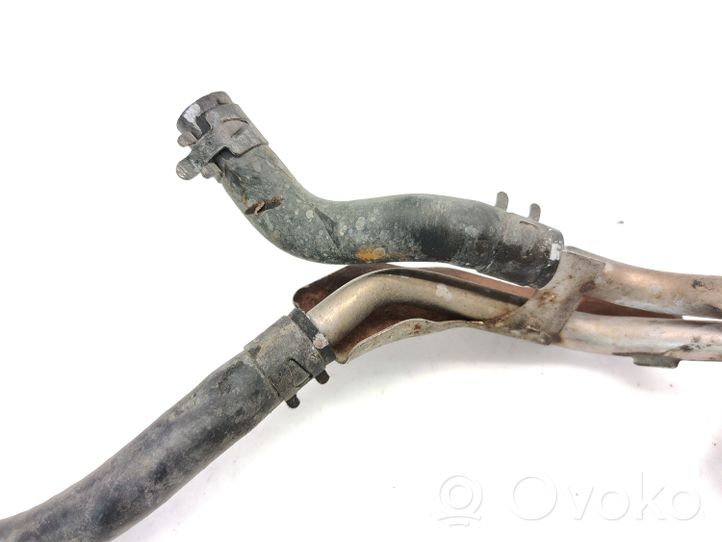 Toyota Avensis T220 Engine coolant pipe/hose 