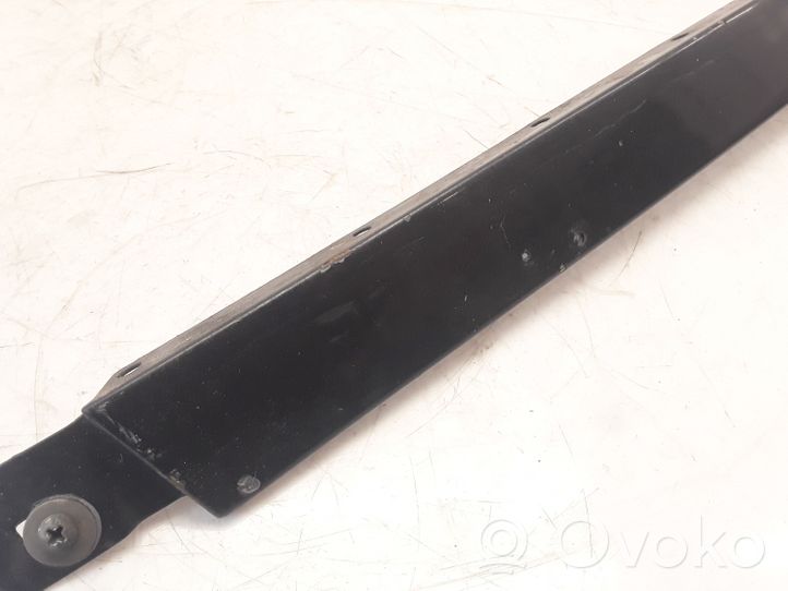 Mercedes-Benz E W124 Rivestimento sotto il faro/fanale 199U