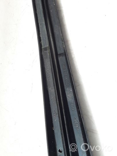 Renault Scenic I Windshield/front glass wiper blade 7700843526