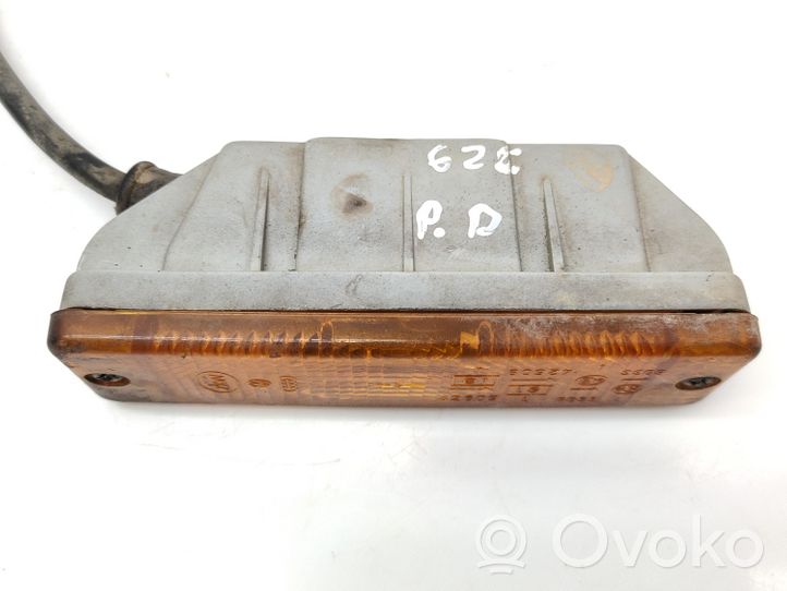 Volkswagen Polo II 86C 2F Front indicator light 42609