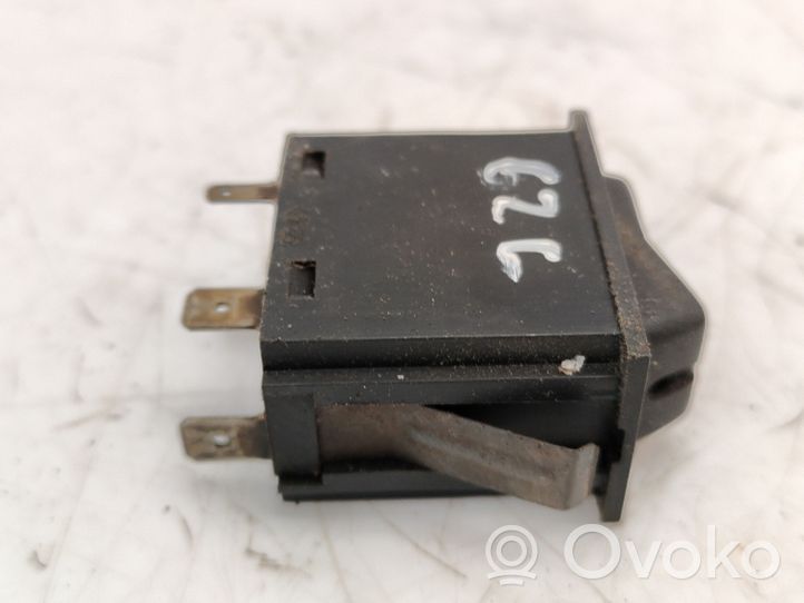 Volkswagen Polo II 86C 2F Windscreen/window heater switch 321959621B