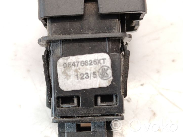 Citroen C4 I Przycisk centralnego zamka 96476626XT