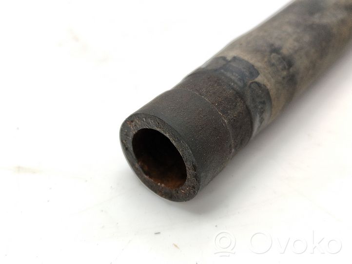 Audi 80 90 B2 Engine coolant pipe/hose 811121051E