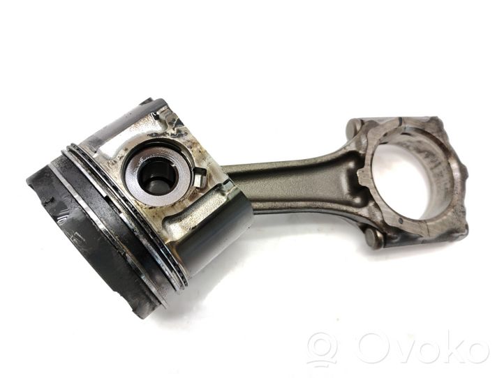 Opel Astra H Piston with connecting rod P885