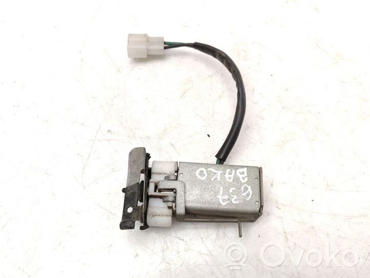 Mazda 929 Motorino del tappo del serbatoio del carburante 8308000200