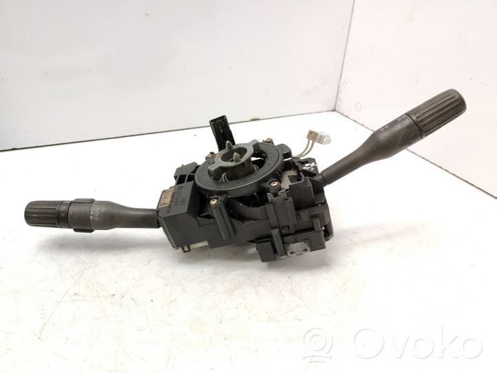 Mazda 929 Leva/interruttore dell’indicatore di direzione e tergicristallo 177384