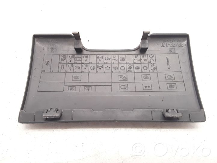 Opel Corsa B Panelės apdailos skydas (apatinis) 90434620