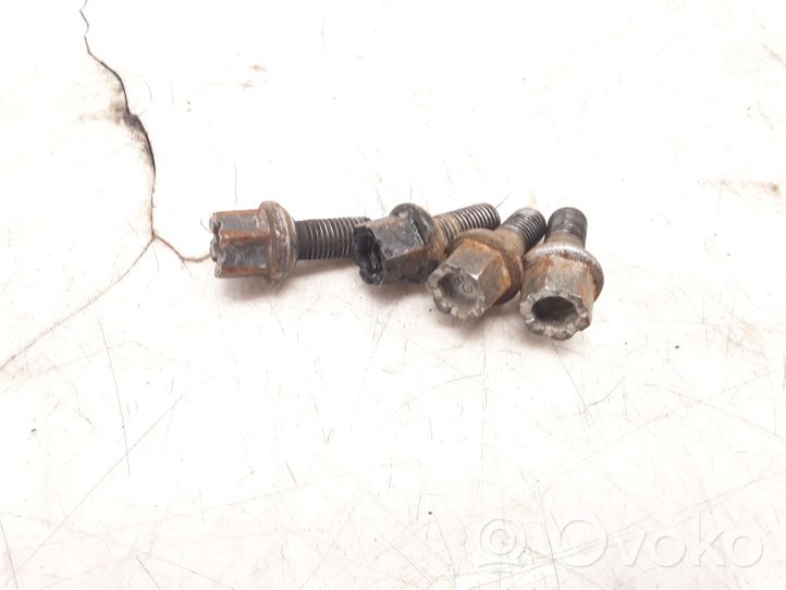 Volkswagen Polo II 86C 2F Nuts/bolts 