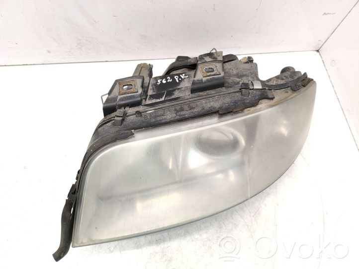 Audi A6 S6 C5 4B Lampa przednia 15592300