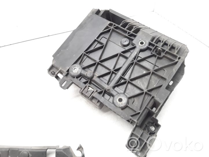 Renault Megane II Boîte de batterie 8200467409