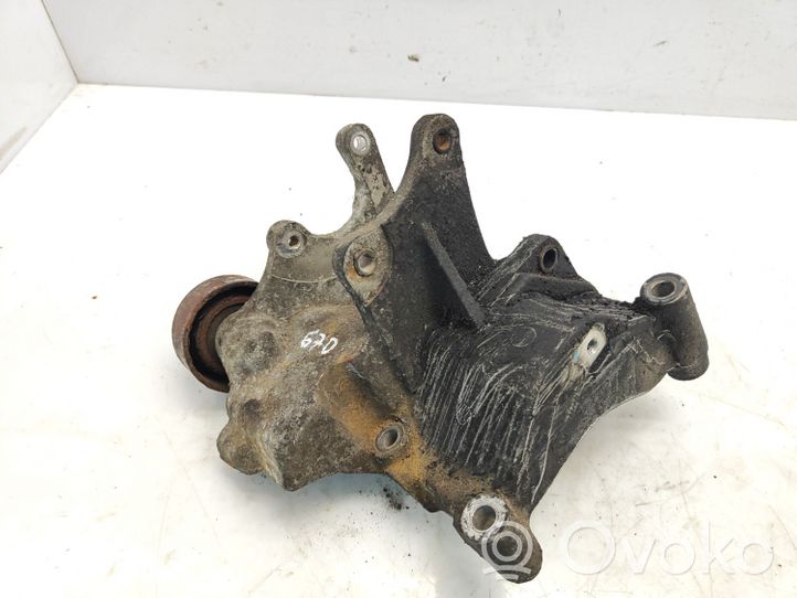 Hyundai Santa Fe Generator/alternator bracket 