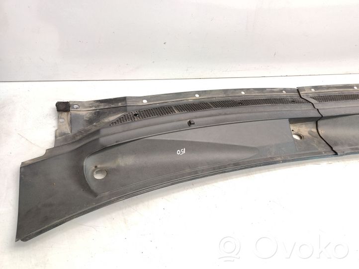 Nissan Titan Rivestimento del tergicristallo 668107S000