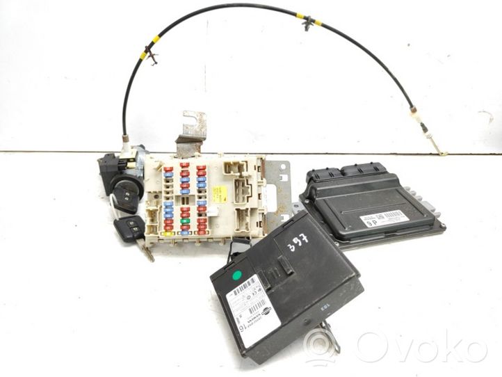 Nissan Almera Tino Komputer / Sterownik ECU i komplet kluczy MEC32440