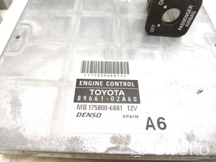 Toyota Corolla E120 E130 Juego de cerradura y set ECU del motor 8966102A60