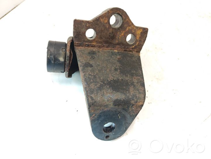 Hyundai Sonata Engine mounting bracket 