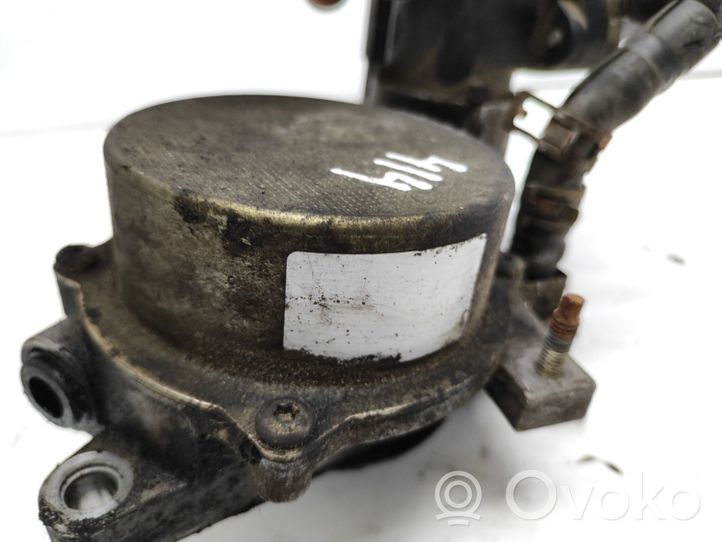 Ford Mondeo Mk III Vacuum pump 