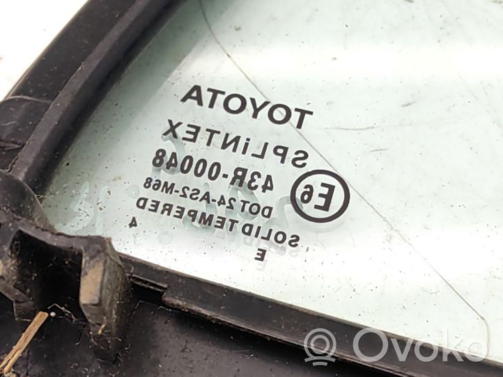 Toyota Corolla E120 E130 Маленькое стекло "A" задних дверей 43R00048