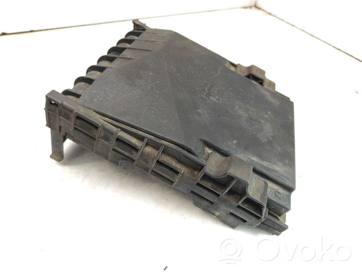 Volkswagen Caddy Fuse box cover 1K0937132F