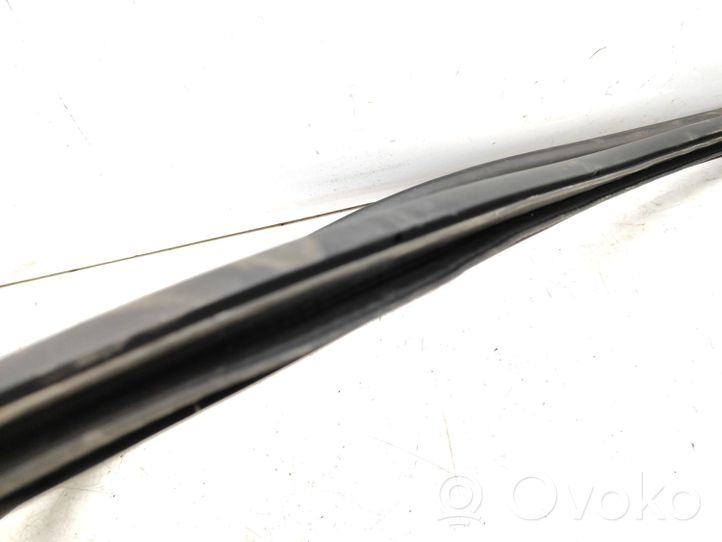 Opel Astra J Front door rubber seal 13259929