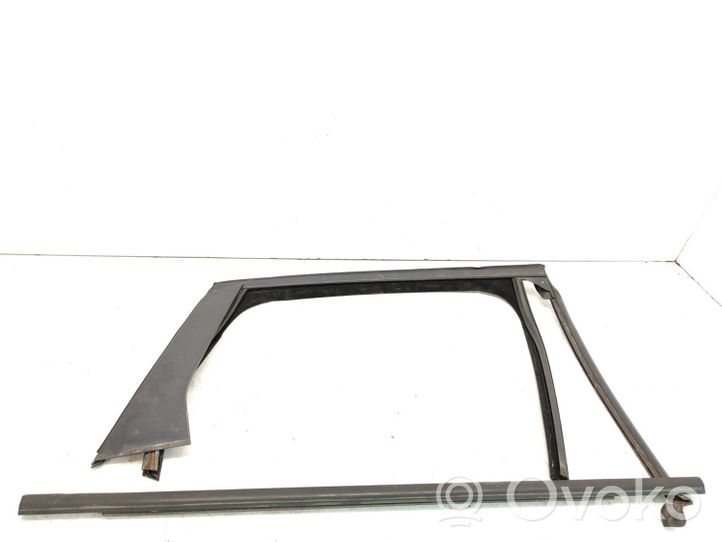 Opel Astra J Guarnizione in gomma finestrino/vetro portiera posteriore 13303935