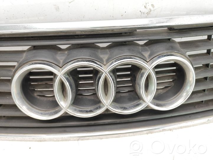 Audi 100 S4 C4 Grille calandre supérieure de pare-chocs avant 4A0853651