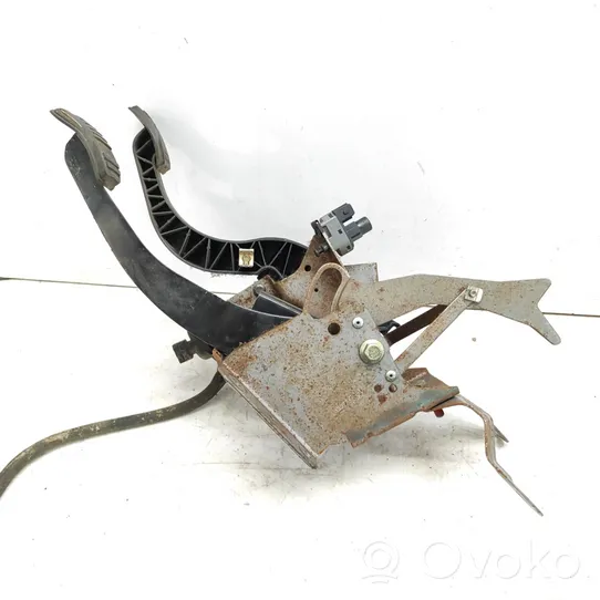 Ford Mondeo Mk III Pedal assembly 1S712450EL