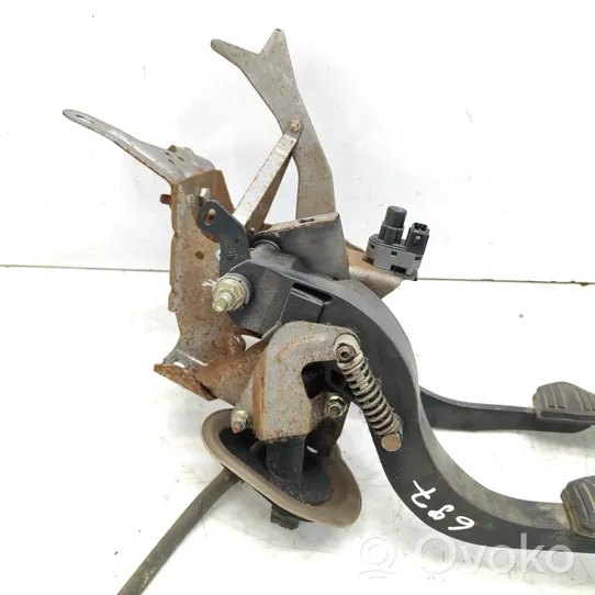 Ford Mondeo Mk III Pedal assembly 1S712450EL