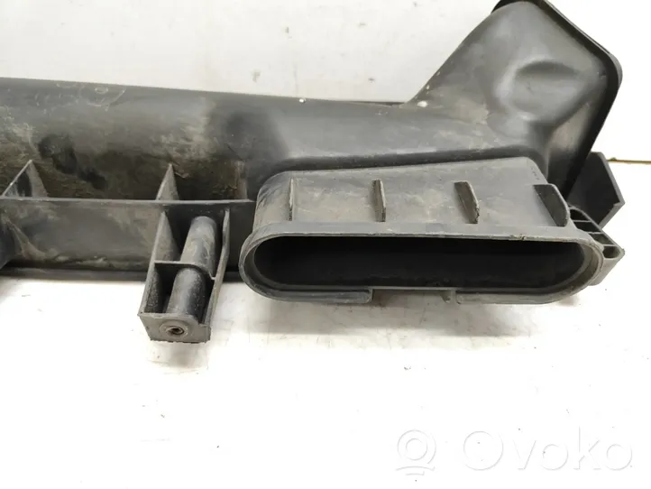 BMW X3 E83 Oro paėmimo kanalo detalė (-ės) 13713402849