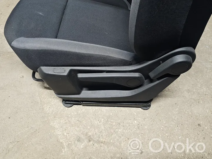 Dacia Duster II Asiento delantero del conductor 