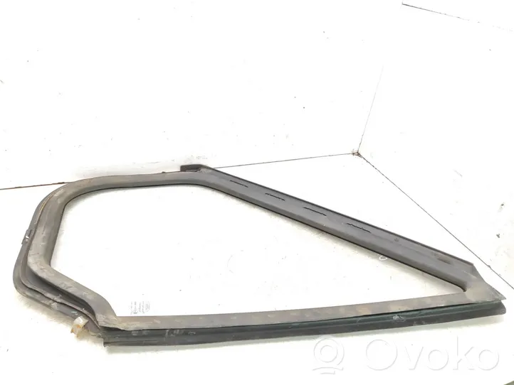 Mazda 626 Finestrino/vetro triangolo anteriore YC15V21418SP