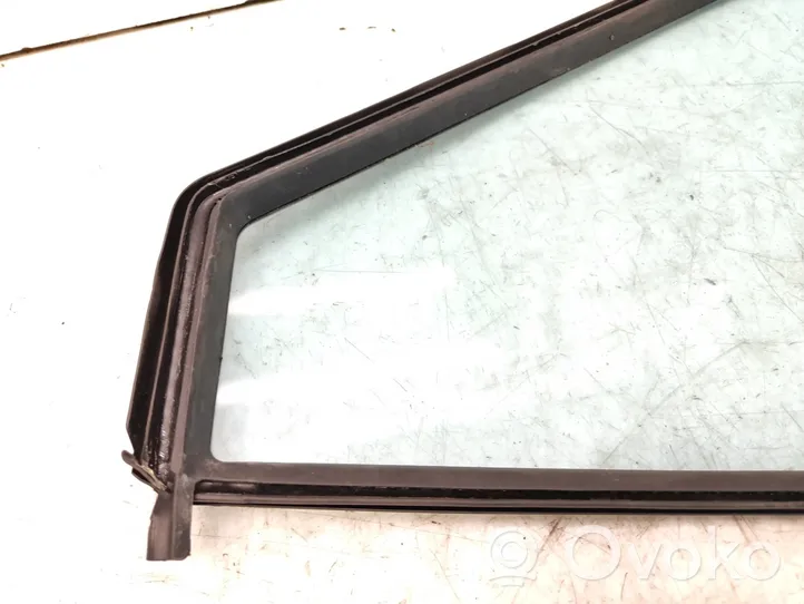 Mercedes-Benz C W203 Rear vent window glass 43R001582