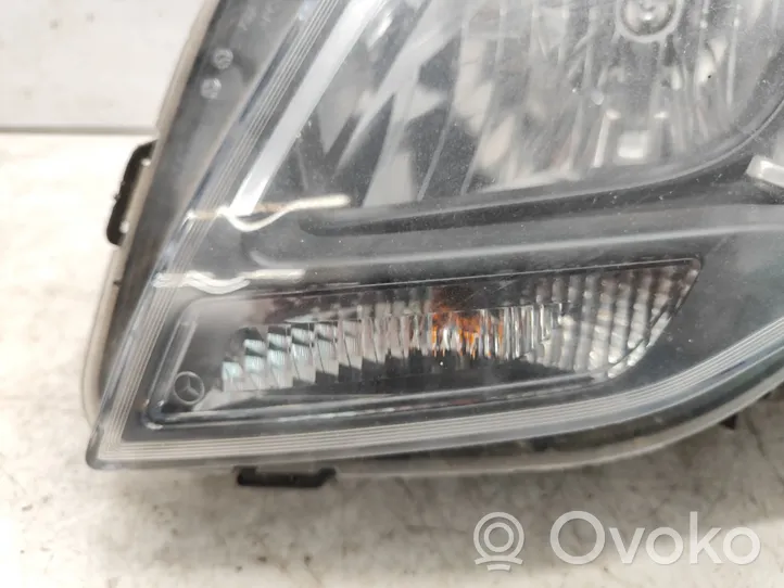 Mercedes-Benz GLK (X204) Lampa przednia A2048201339