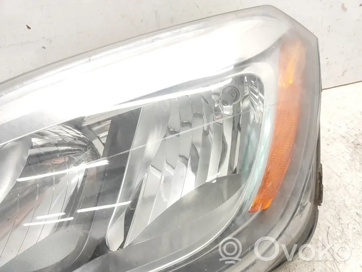 Mercedes-Benz GLK (X204) Lampa przednia A2048201339